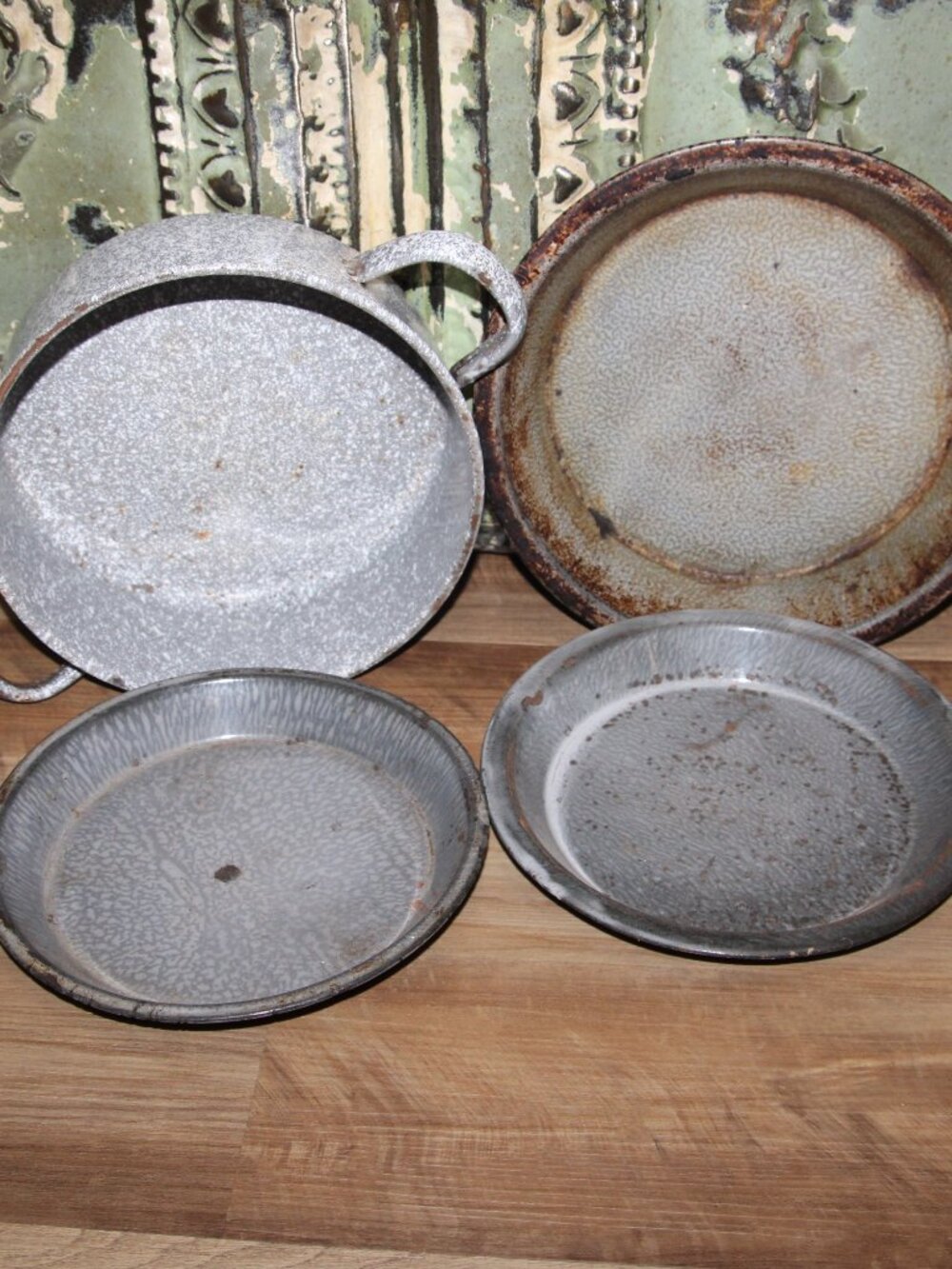 VTG Gray Primitive Farmhouse Kitchen Enamelware Pot Pan & Plates